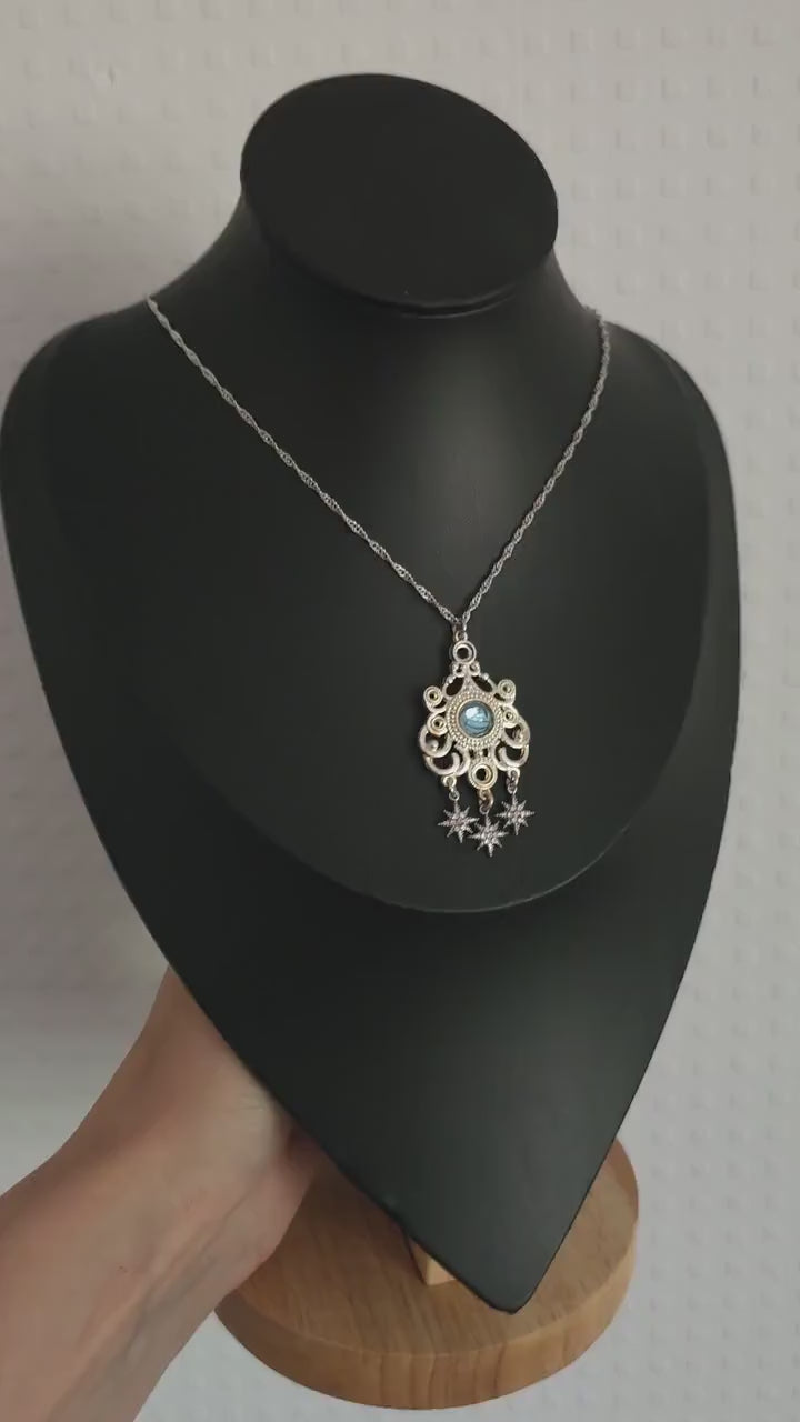 Sternen Halskette ~ Edelstahl Choker ~ Art Nouveau Anhänger mit blauem Cabochon ~ Celestial Schmuck