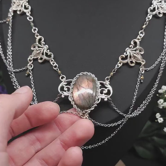 Art Nouveau Collier mit seltenem gold-lila Labradorit – Jugendstil Halskette mit Edelstahlketten – Größenverstellbarer Fantasyschmuck