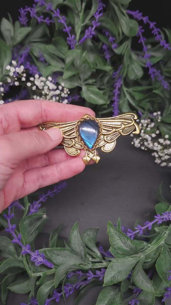 Goldene Art Nouveau Haarspange mit blauem Labradorit – Jugendstil Schmetterlingsdesign – Zwei Steinvarianten – Elegantes Vintage Accessoire