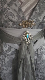 Labradorit Zierde Brosche ~ Silberne Fantasy Brosche mit blau goldenem Naturstein