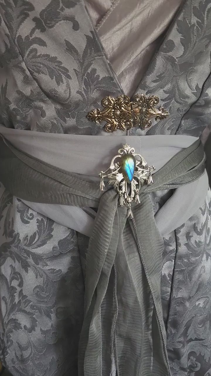 Labradorit Zierde Brosche ~ Silberne Fantasy Brosche mit blau goldenem Naturstein