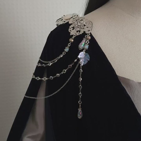 Schulterbroschen "Feryé" ~ Kostüm Accessoire ~Pin Brosche Schalnadel ~ Hochzeits-Schmuck