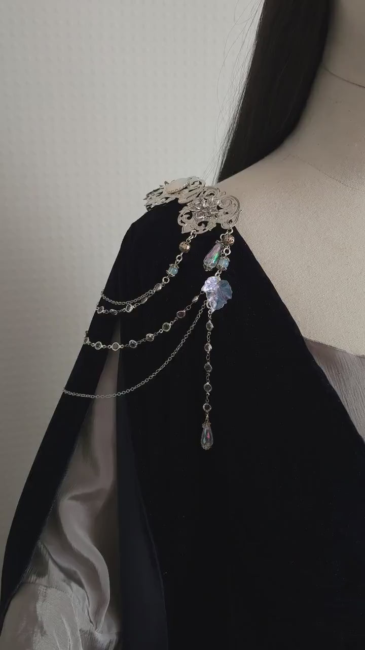 Schulterbroschen "Feryé" ~ Kostüm Accessoire ~Pin Brosche Schalnadel ~ Hochzeits-Schmuck