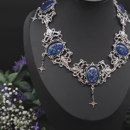 Art Nouveau Halskette- handbemalte blaue Glascabochons - Größenverstellbares Collier