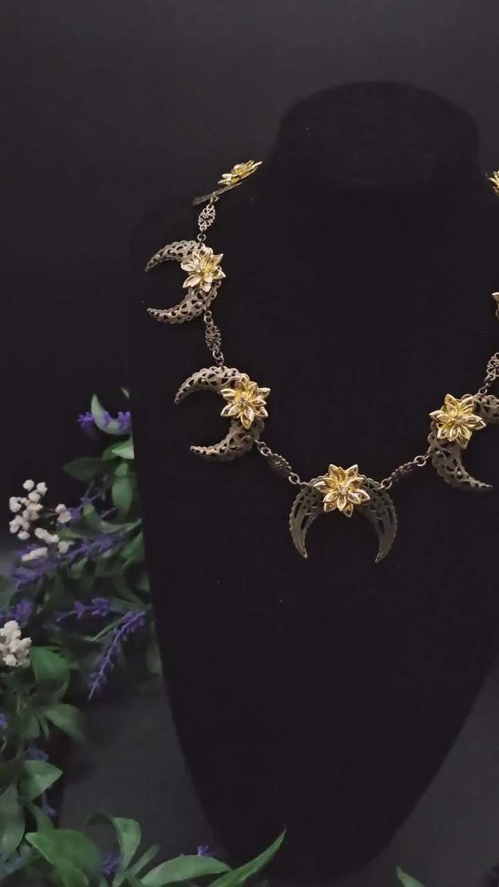 Bronzene Mond Halskette ~ 2 in 1 Halsschmuck & Kopfschmuck ~ Fantasy Choker mit Kristallblumen ~ Größenverstellbar