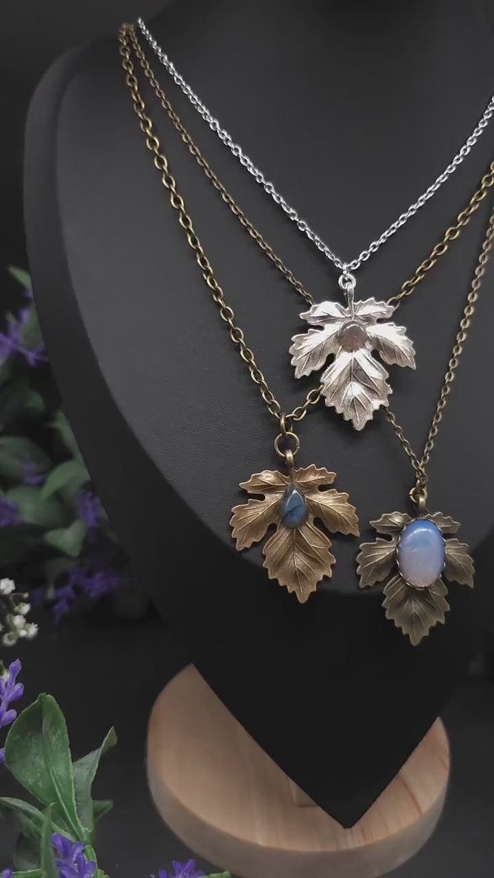 Zarte Blatt Halskette – Varianten: Labradorit und Opalith – Natur & Elfen inspirierter Schmuck, bronzefarben oder silberfarben