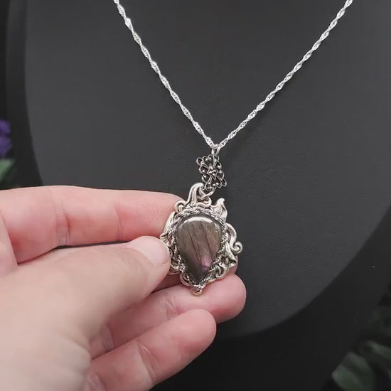 Jugendstil / Art Nouveau Collier - 925er Sterlingsilberkette - Seltener Lila Labradorit –  größenverstellbar - eleganter Jugendstilanhänger