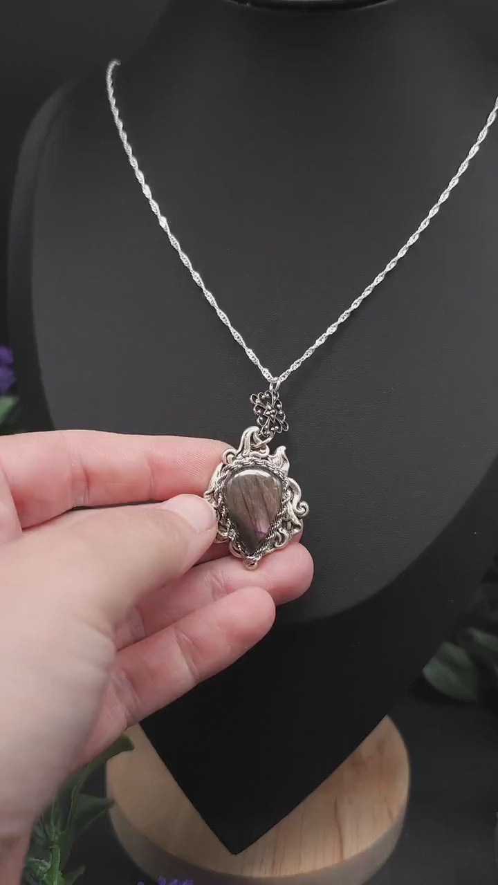 Jugendstil / Art Nouveau Collier - 925er Sterlingsilberkette - Seltener Lila Labradorit –  größenverstellbar - eleganter Jugendstilanhänger