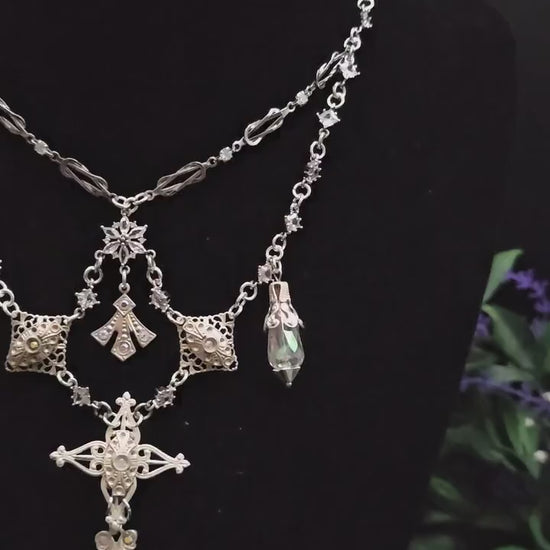 Statement Halskette mit schimmernden Steinen und Perlen ~ Fantasy Schmuck ~ Handgefertigtes Unikat ~ Größenverstellbar