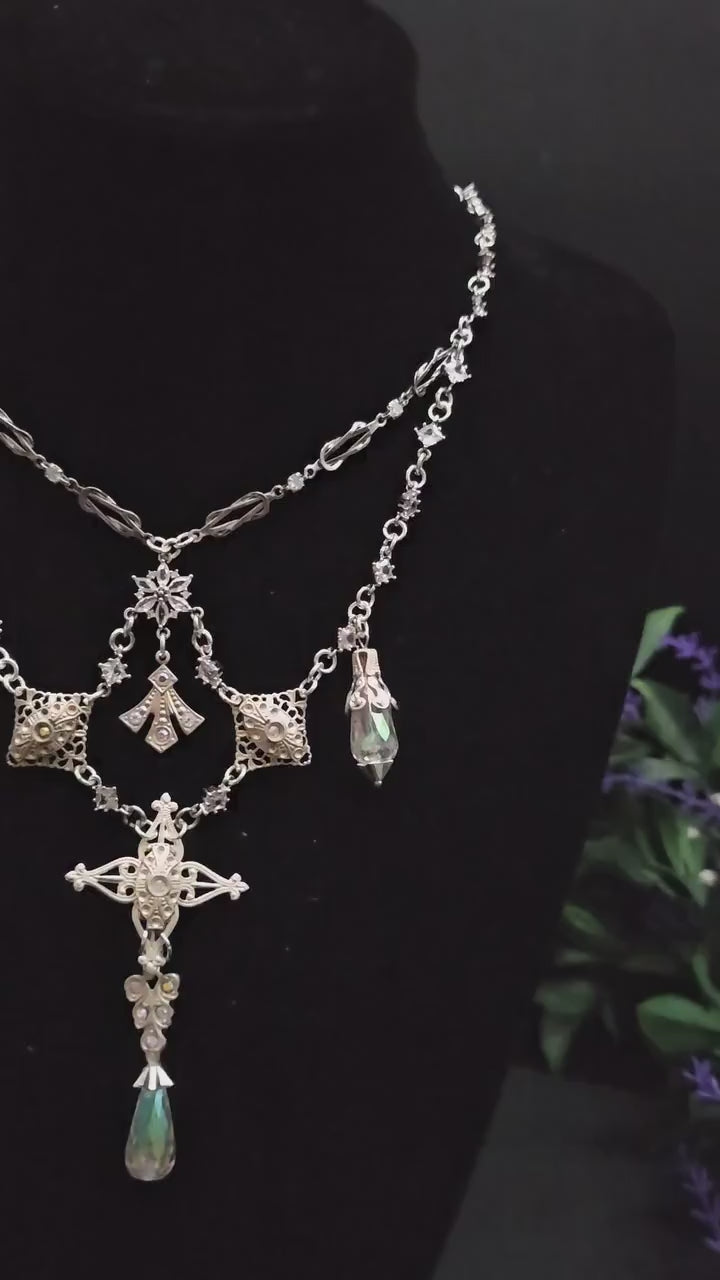 Statement Halskette mit schimmernden Steinen und Perlen ~ Fantasy Schmuck ~ Handgefertigtes Unikat ~ Größenverstellbar