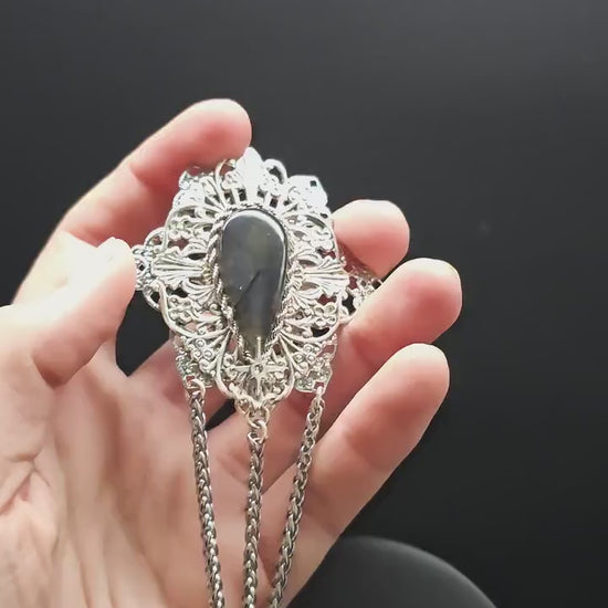Fantasy Brosche mit Labradorit und Sternenketten ~ Art Nouveau Gewandschmuck ~ Mittelalter Brosche ~ Celestial Accessoire