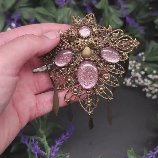 Bronze Haarspange im Schmetterlingsdesign – Rosa handbemalte Glassteine mit baumelnden Anhängern - Vintage Fantasy Haarschmuck