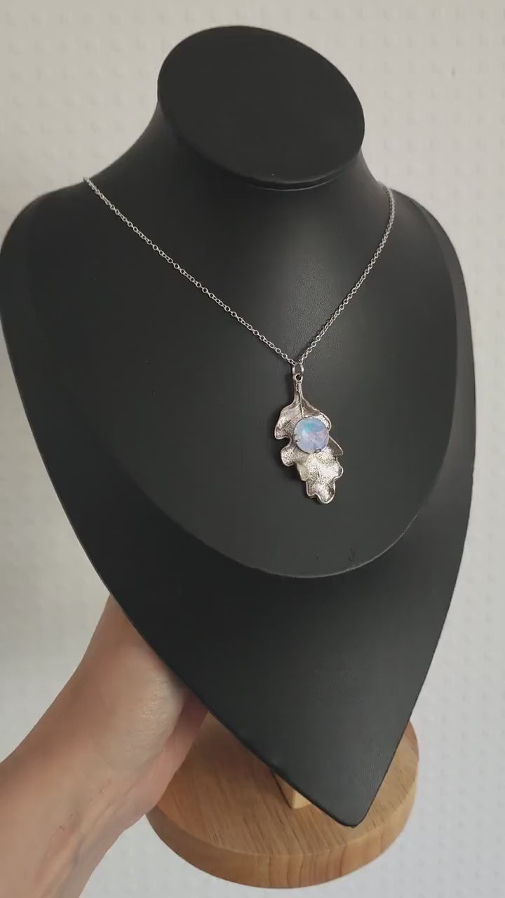 Eichenblatt Halskette mit Opalith ~ Natur Schmuck ~ Fantasy Schmuck ~ Art Nouveau Anhänger ~ Geschenk für sie