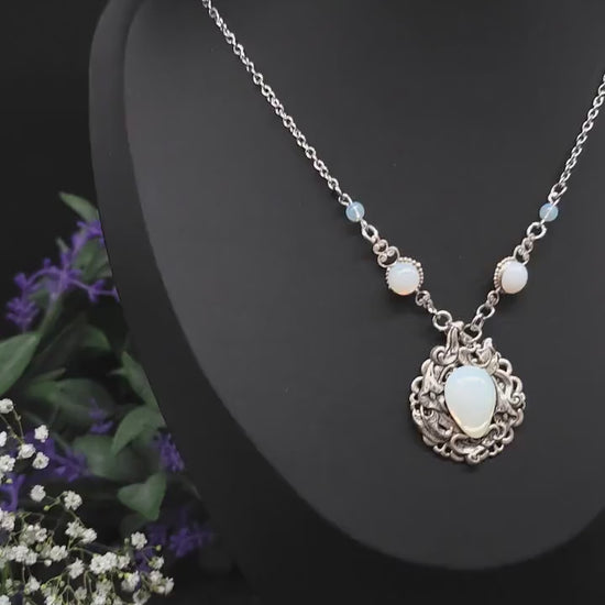 Opalith Collier – Jugendstil / Art Nouveau Halskette mit Tropfenanhänger - größenverstellbare Edelstahlkette, Braut- & Fantasy Schmuck