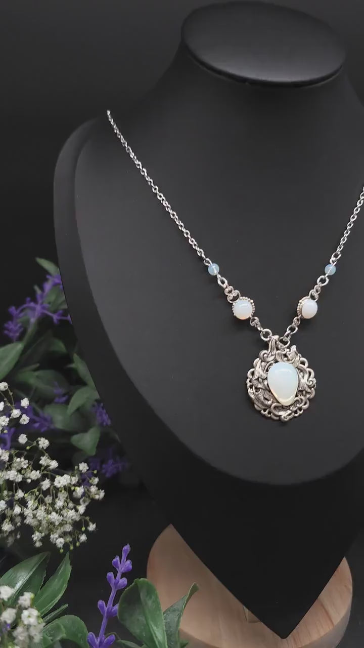 Opalith Collier – Jugendstil / Art Nouveau Halskette mit Tropfenanhänger - größenverstellbare Edelstahlkette, Braut- & Fantasy Schmuck