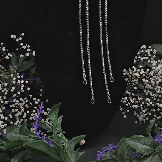 Chateleine im Stil des Art Nouveau, blauer Labradorit mit silbernen Zierteilen, Rock-Anhänger mit Gürtel-Clip