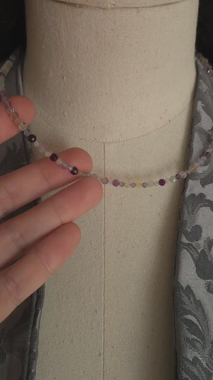 Regenbogen Fluorit Halskette, Größenverstellbares Choker, Facettierte Flouritperlen, Hochzeitsschmuck, Renaissance Faire, Gothic Schmuck